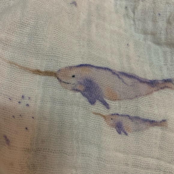 Narwhal Muslin car seat cover - Picture 4 of 9